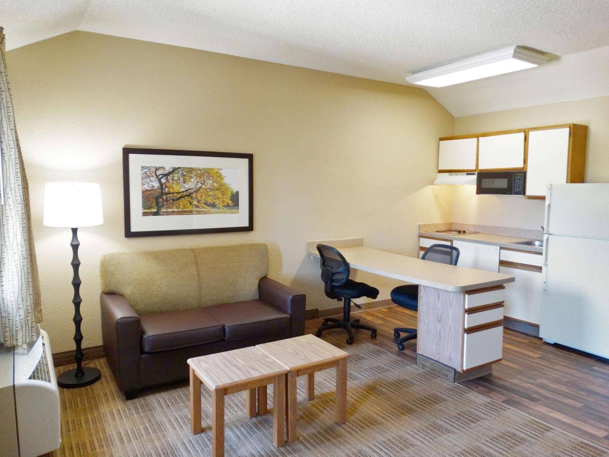 Extended Stay America Select Suites - Orlando - Lake Mary - 1040 Greenwood Blvd Exterior photo