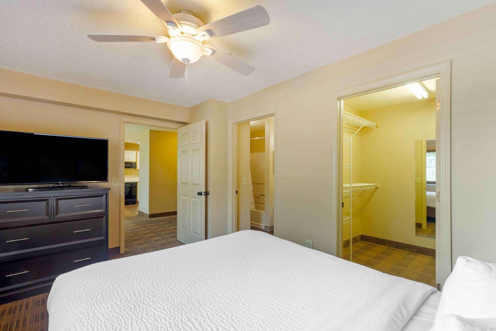 Extended Stay America Select Suites - Orlando - Lake Mary - 1040 Greenwood Blvd Exterior photo