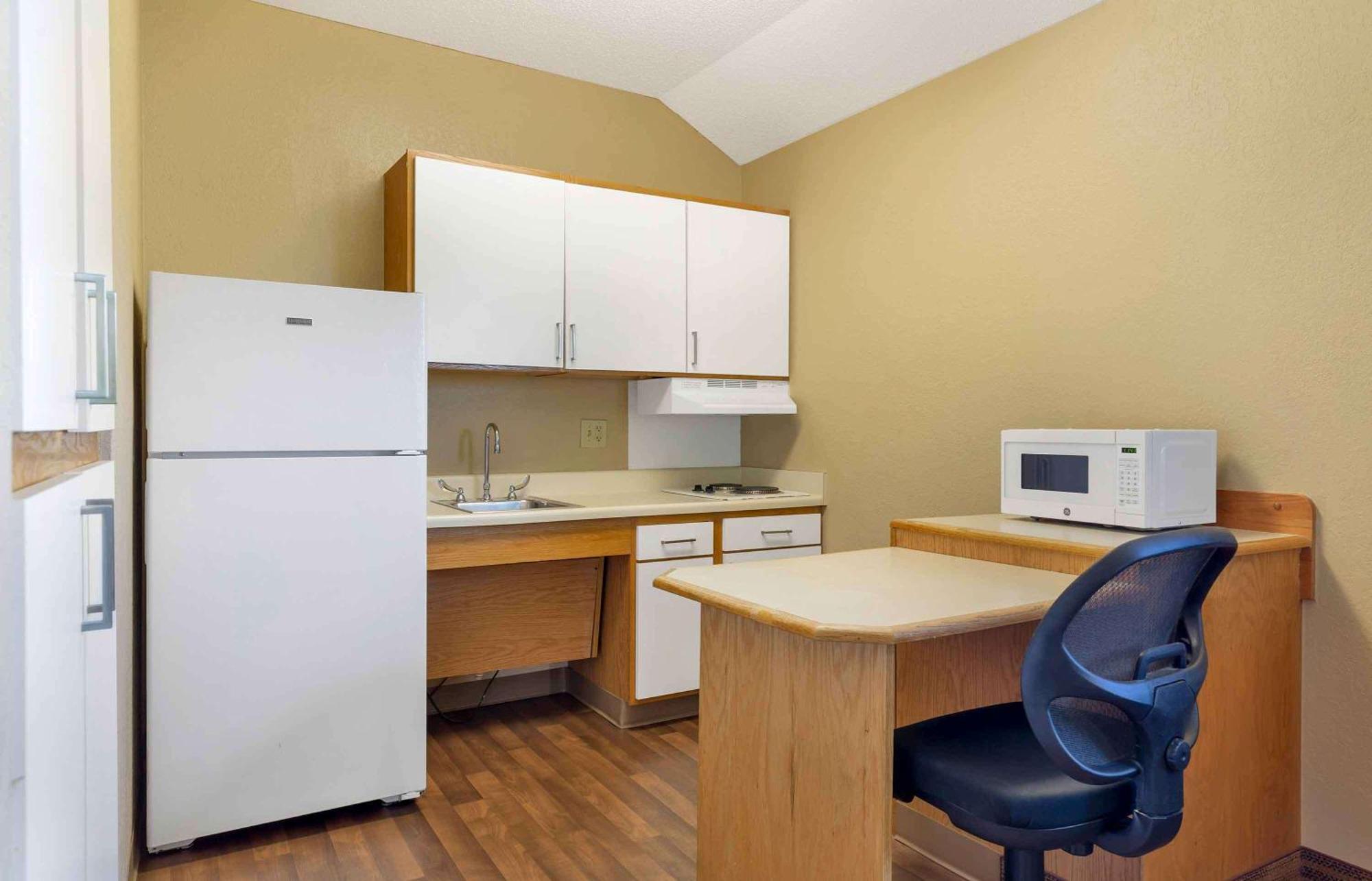 Extended Stay America Select Suites - Orlando - Lake Mary - 1040 Greenwood Blvd Exterior photo